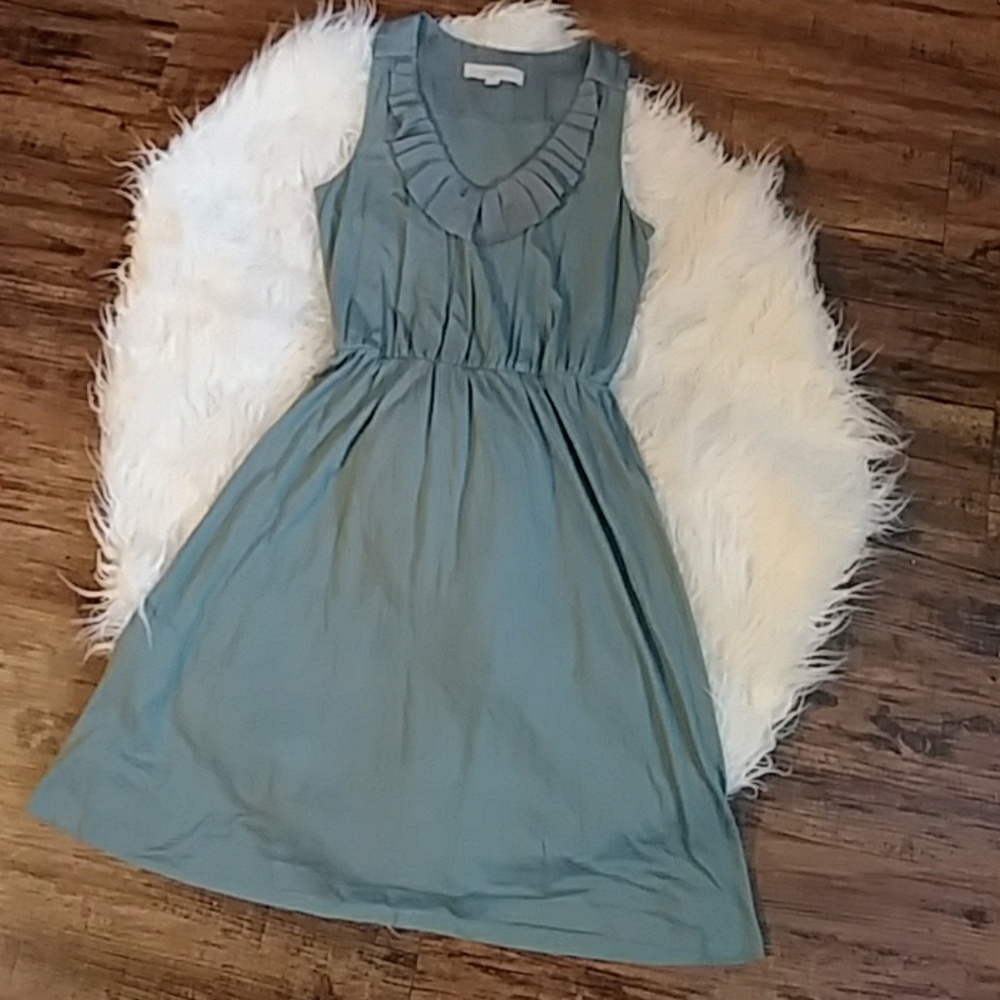 Pretty sleeveless dress in xs from LOFT